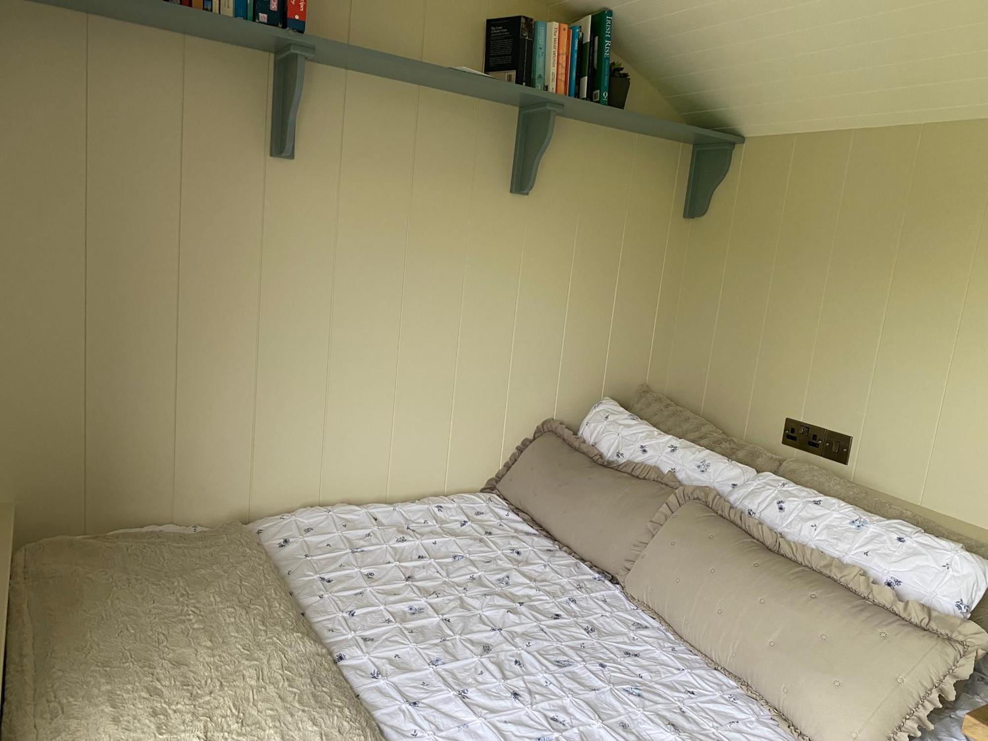 Burren Garden Glamping Hut Villa Boston ภายนอก รูปภาพ