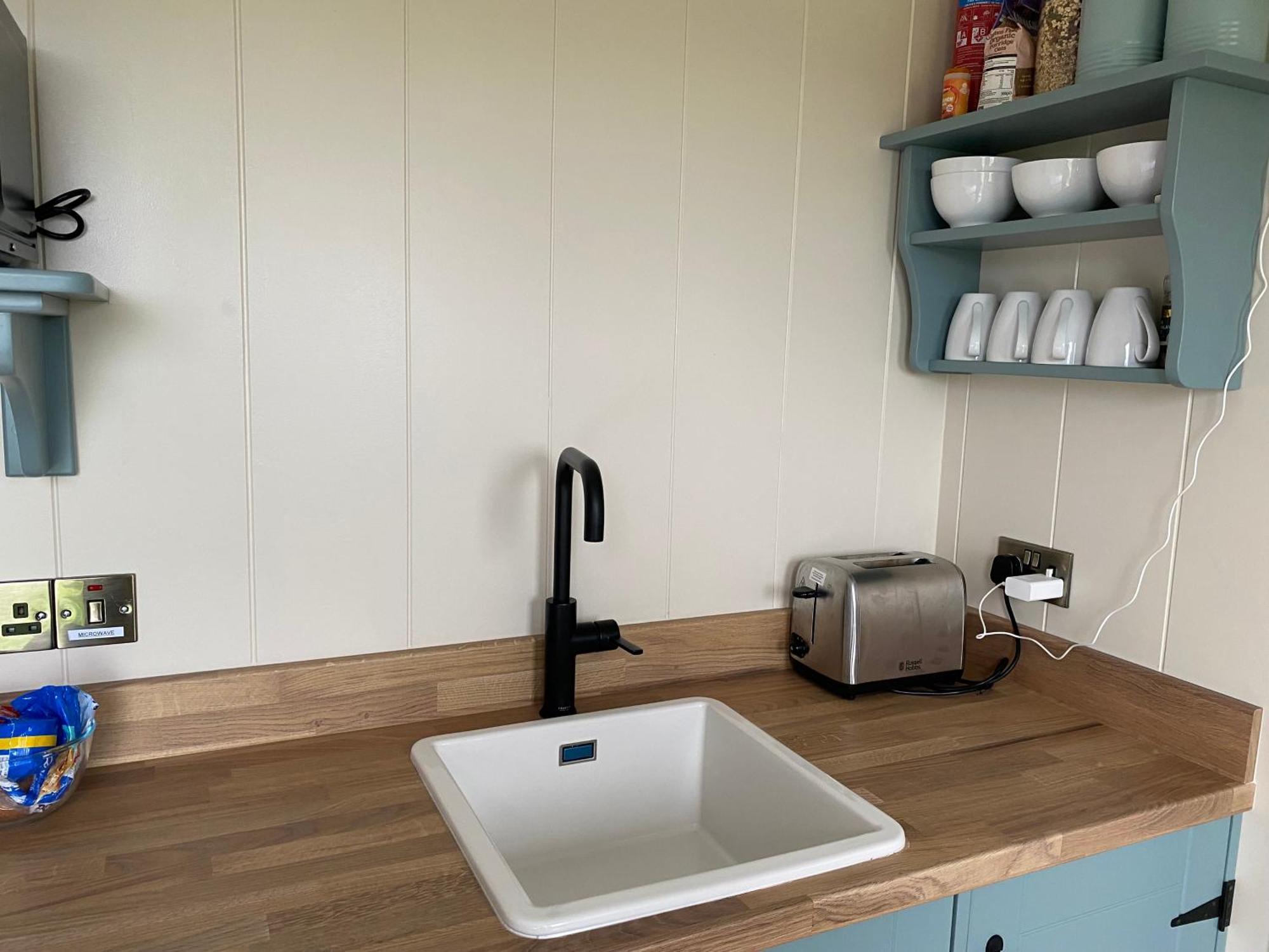 Burren Garden Glamping Hut Villa Boston ภายนอก รูปภาพ