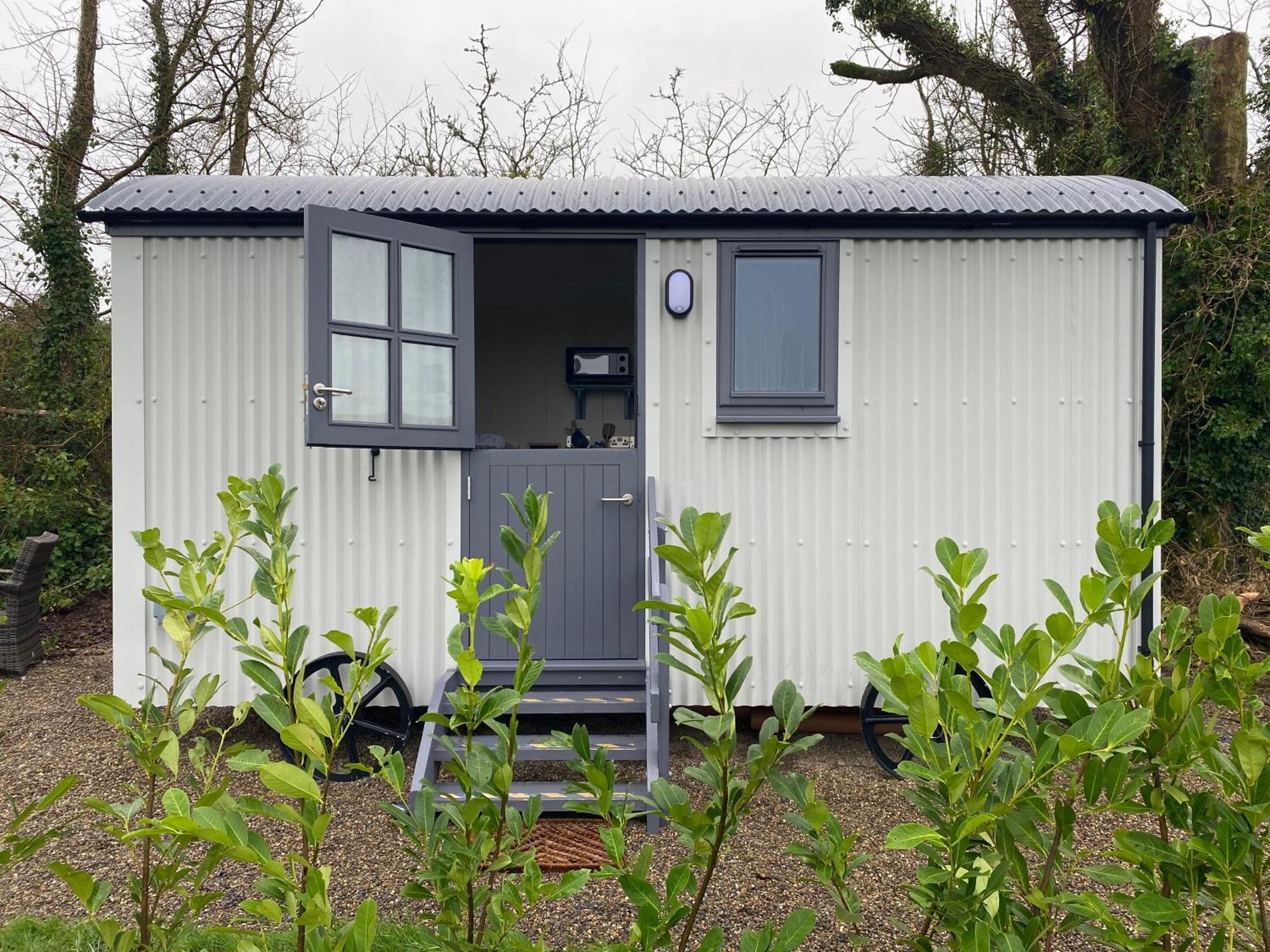 Burren Garden Glamping Hut Villa Boston ภายนอก รูปภาพ